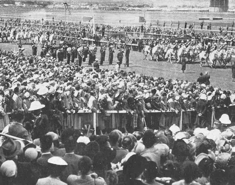 The arrival of the Queen and Duke of Edinburgh